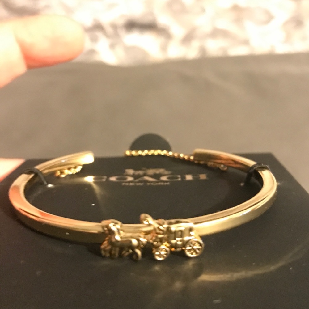 NWOT horse and carriage Coach gold bracelet